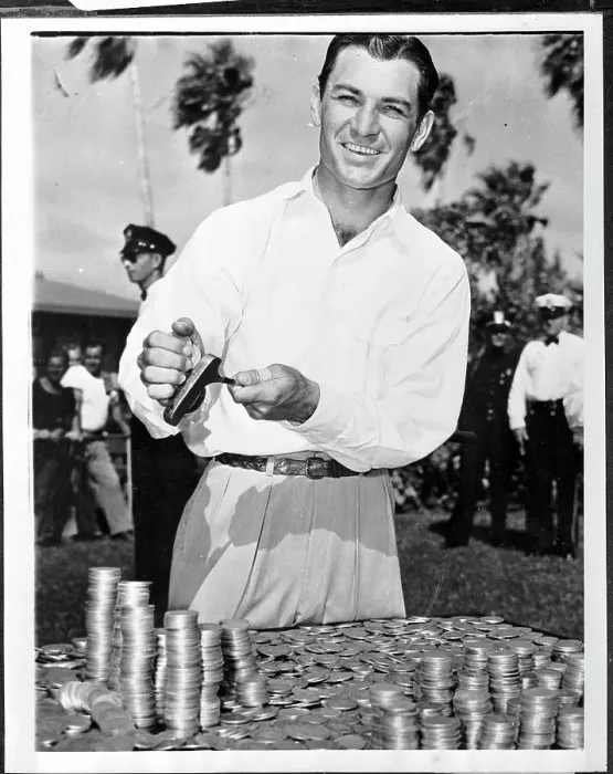 Framed Print : Ben Hogan Rubbing Silver Coins for Good Luck Framed Print : Ben Hogan Rubbing Silver Coins for Good Luck