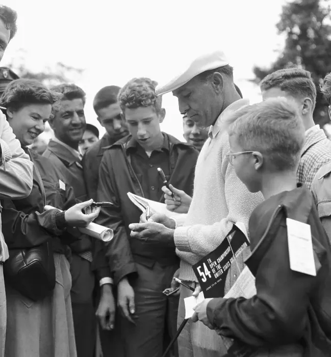 Framed Print : Ben Hogan Signing Autographs