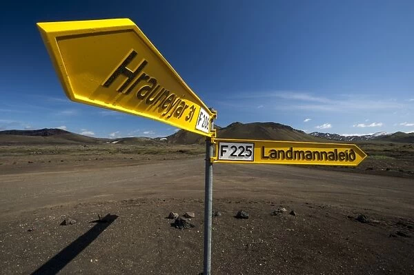 Bent signpost, Landmannalaugar, Fjallabak Nature Reserve, Highlands, Iceland, Europe