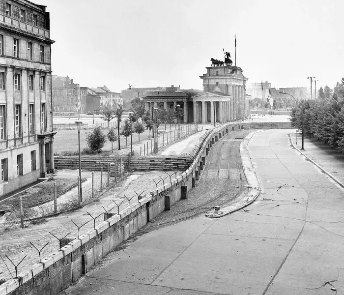 Framed Print : The Berlin Wall Framed Print : The Berlin Wall