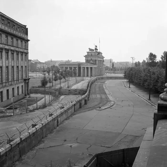 Framed Print : Berlin Wall and Brandenberg Gate Framed Print : Berlin Wall and Brandenberg Gate