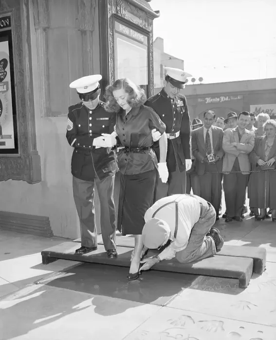 Framed Print : Bette Davis Puts Foot In Cement Framed Print : Bette Davis Puts Foot In Cement