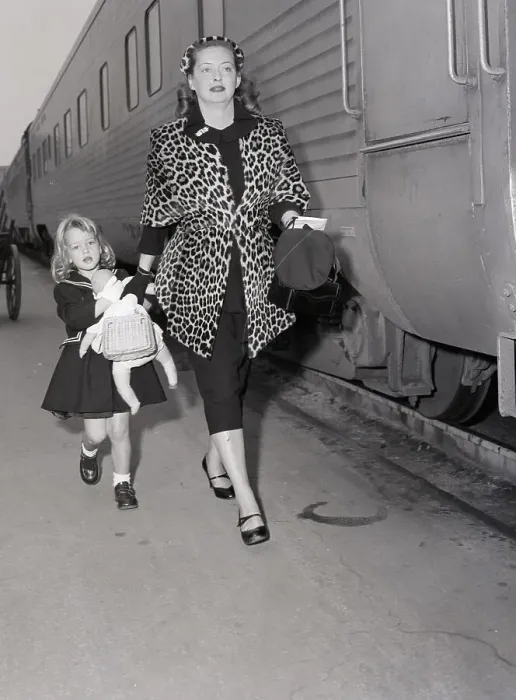 Framed Print : Bette Davis Walks with Daughter at Train Station Framed Print : Bette Davis Walks with Daughter at Train Station