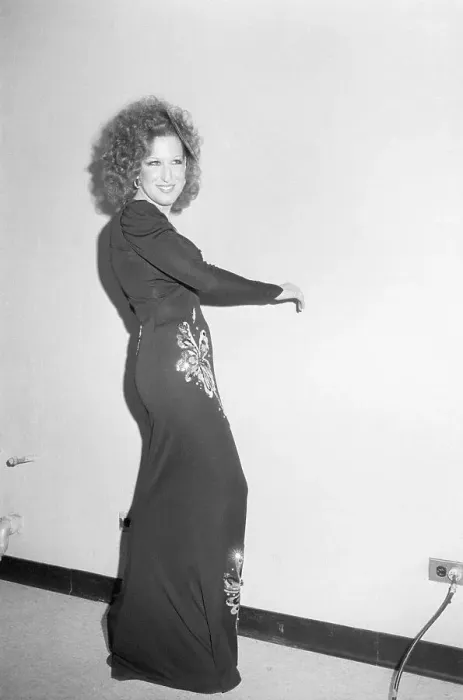 Framed Print : Bette Midler, Pose