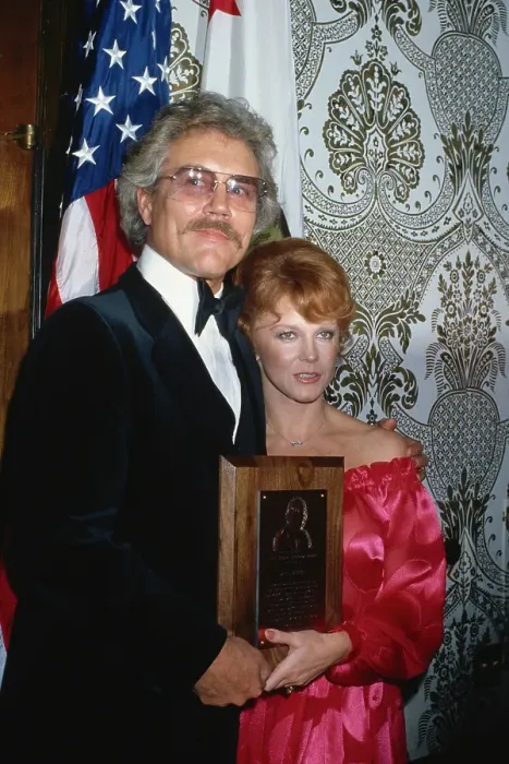 Framed Print : Beverly Hills Chambers Of Commerce Honours Ann-Margret Framed Print : Beverly Hills Chambers Of Commerce Honours Ann-Margret
