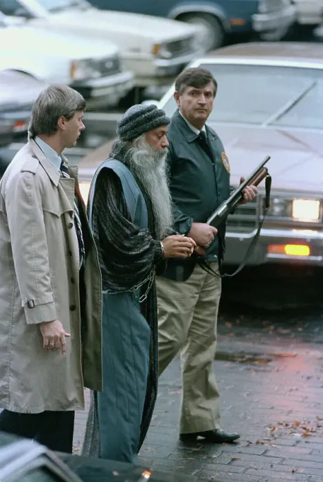 Framed Print : Bhagwan Shree Rajneesh Being Taken into Custody Framed Print : Bhagwan Shree Rajneesh Being Taken into Custody