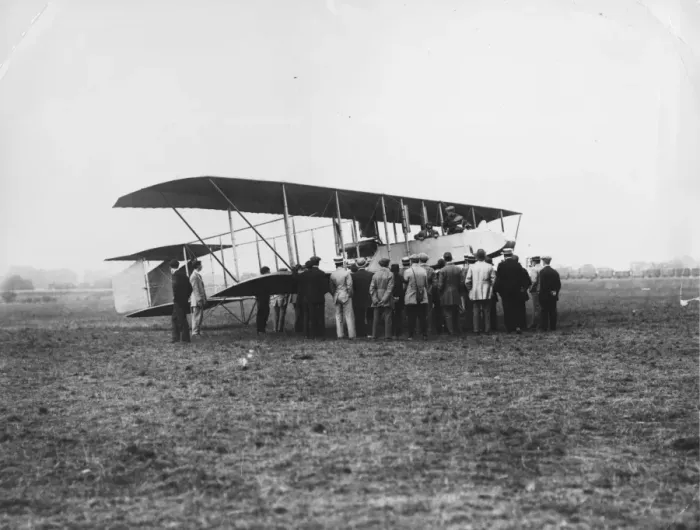 Framed Print : Bi-plane. 28th August 1913: A small crowd gathered round Claude Grahame-Whites Framed Print : Bi-plane. 28th August 1913: A small crowd gathered round Claude Grahame-Whites