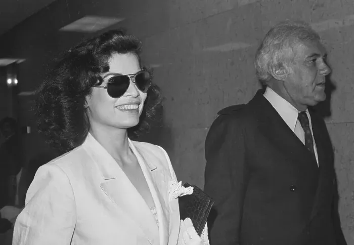 Framed Print : Bianca Jagger Smiles While Leaving Court Framed Print : Bianca Jagger Smiles While Leaving Court