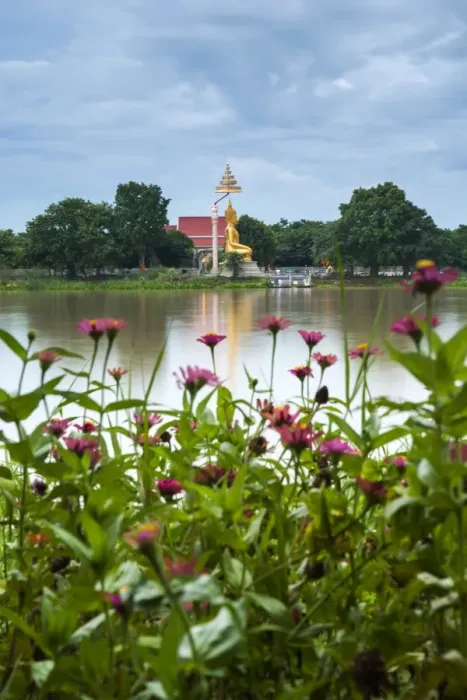 Framed Print : Big golden buddha statue Framed Print : Big golden buddha statue