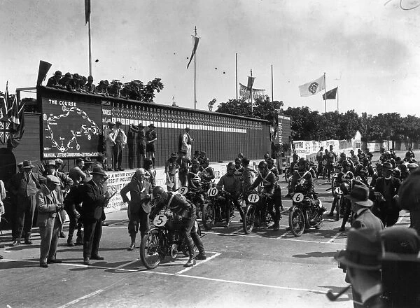 Bike Race. circa 1927: A scene at the junior TT races. (Photo by Fox Photos / Getty Images)