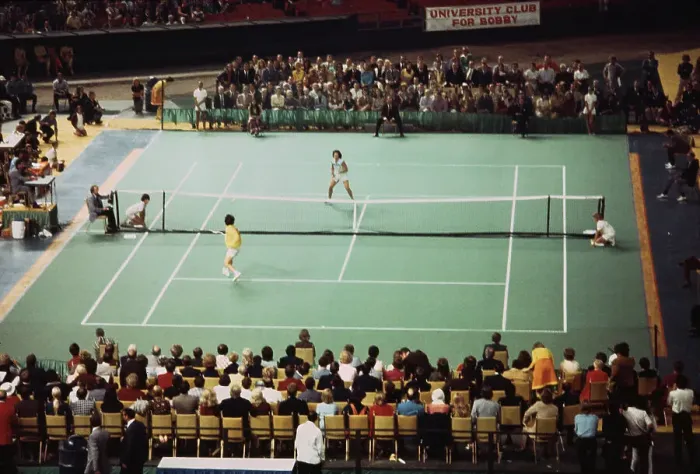 Framed Print : Billie Jean King And Bobby Riggs Compete In Battle Of The Sexes Match Framed Print : Billie Jean King And Bobby Riggs Compete In Battle Of The Sexes Match