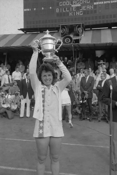 Framed Print : Billie Jean King Holding Trophy Overhead Framed Print : Billie Jean King Holding Trophy Overhead