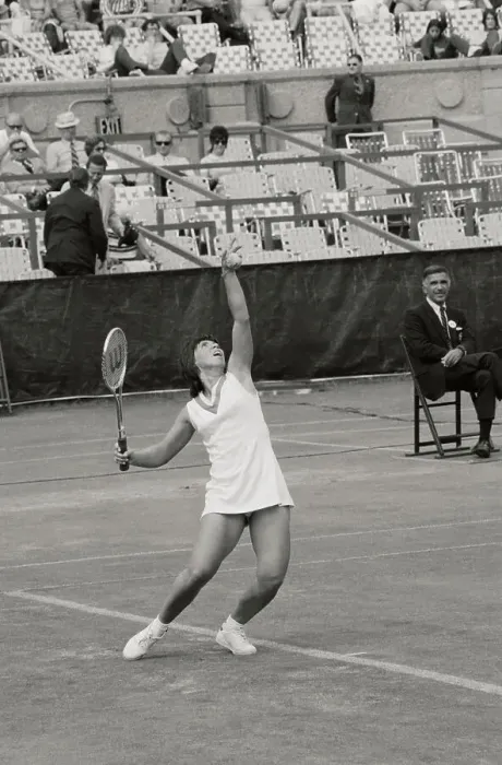 Framed Print : Billie Jean King Serving Tennis Ball to Chris Evert Framed Print : Billie Jean King Serving Tennis Ball to Chris Evert