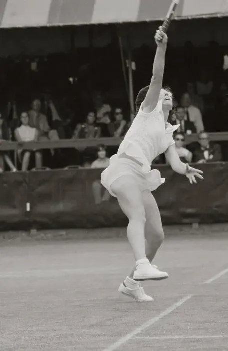 Framed Print : Billie Jean King Serving Tennis Ball to Chris Evert Framed Print : Billie Jean King Serving Tennis Ball to Chris Evert