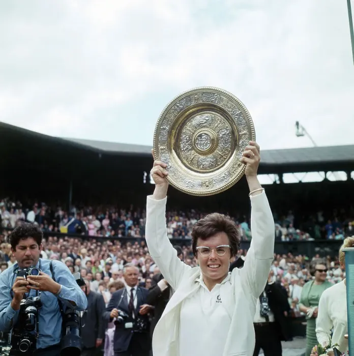 Framed Print : Billie Jean King with Wimbledon Trophy Framed Print : Billie Jean King with Wimbledon Trophy