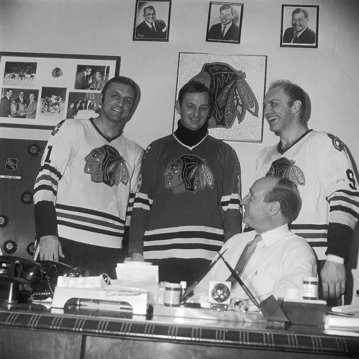 Framed Print : Billy Reay Sitting With Black Hawks Players Framed Print : Billy Reay Sitting With Black Hawks Players