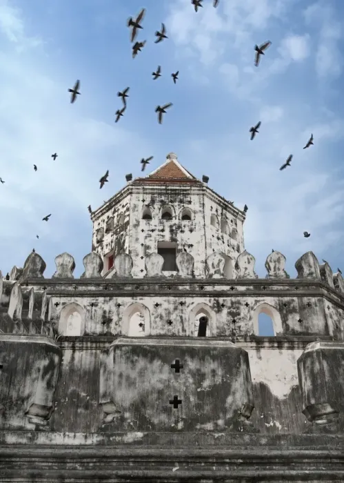 Framed Print : Birds flying over Phra Sumen Fort Framed Print : Birds flying over Phra Sumen Fort