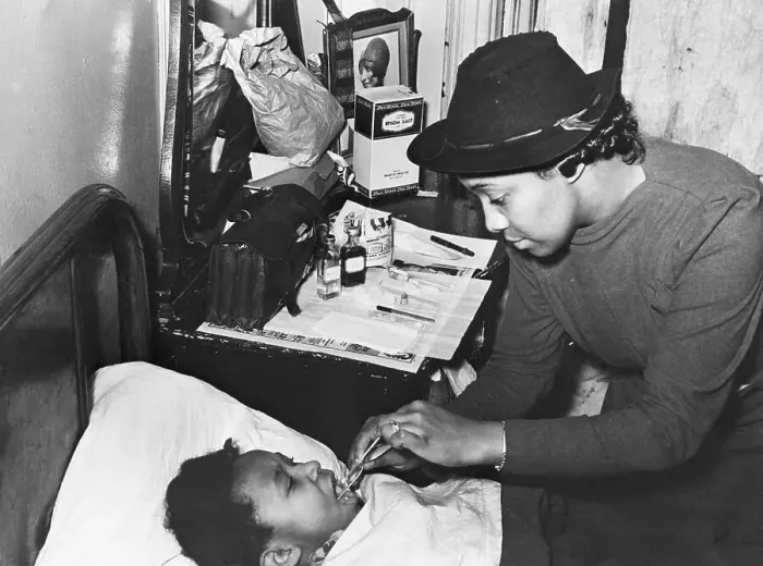 Framed Print : Black Nurse Examine'S Child'S Throat