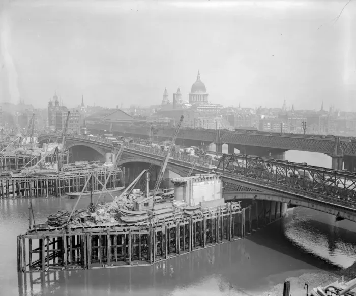 Framed Print : Blackfriars Bridge Framed Print : Blackfriars Bridge