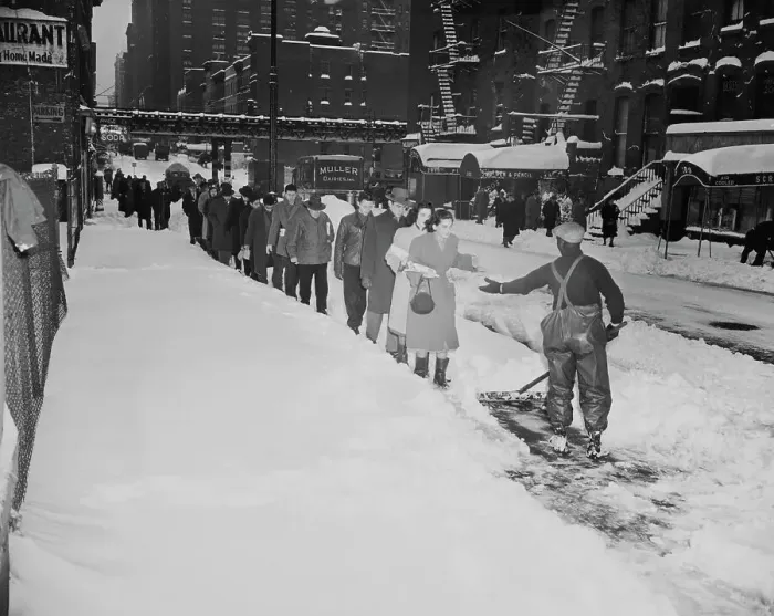 Framed Print : Blizzard Hits New York Framed Print : Blizzard Hits New York