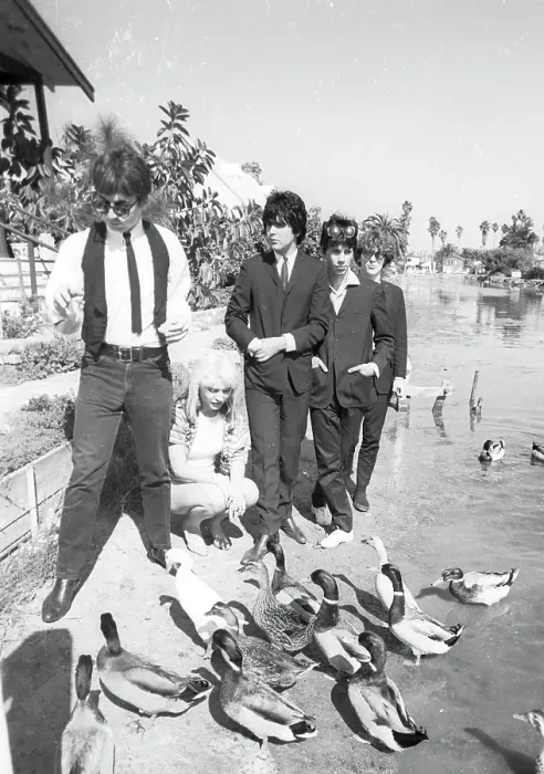 Framed Print : Blondie Portrait Session On The Venice Canals Framed Print : Blondie Portrait Session On The Venice Canals