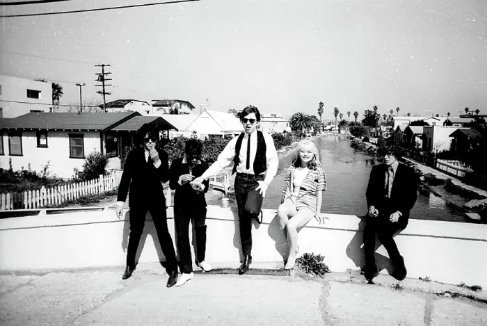 Framed Print : Blondie Portrait Session On The Venice Canals Framed Print : Blondie Portrait Session On The Venice Canals
