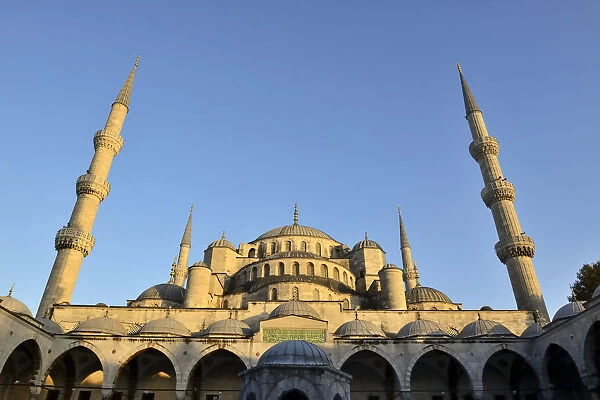 Blue Mosque, also Sultan Ahmed Mosque, Sultan Ahmet Camii, UNESCO World Heritage Site, European side, Istanbul, Turkey