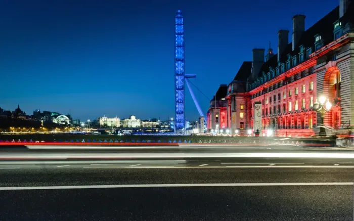 Framed Print : Blurred view of London traffic at night Framed Print : Blurred view of London traffic at night