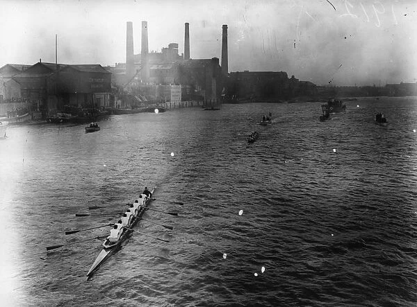 Boat Race. 1st April 1912: The Boat Race being re-rowed