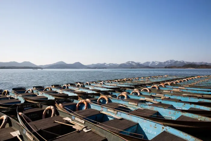 Framed Print : Boats docked on the West Lake, Hangzhou, Zhejiang, China Framed Print : Boats docked on the West Lake, Hangzhou, Zhejiang, China