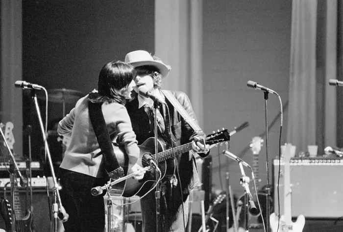 Framed Print : Bob Dylan and Joan Baez Singing Duet Framed Print : Bob Dylan and Joan Baez Singing Duet