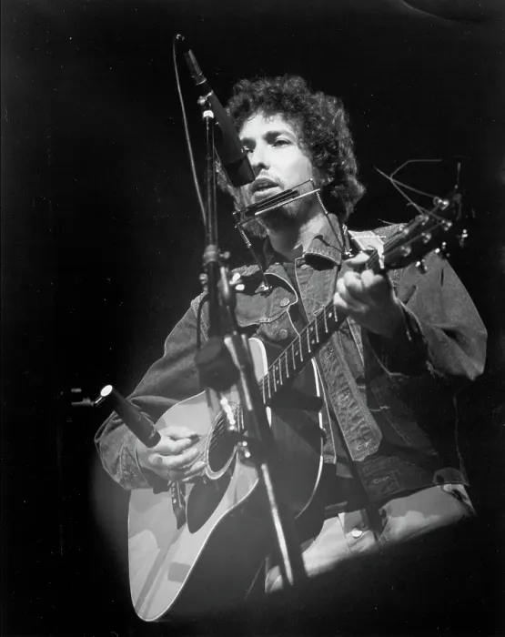 Framed Print : Bob Dylan Performing Framed Print : Bob Dylan Performing