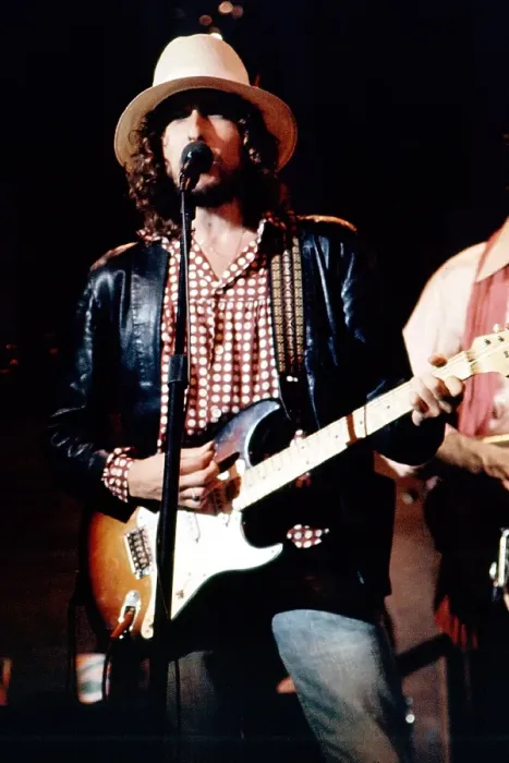 Framed Print : Bob Dylan Plays The Last Waltz Framed Print : Bob Dylan Plays The Last Waltz
