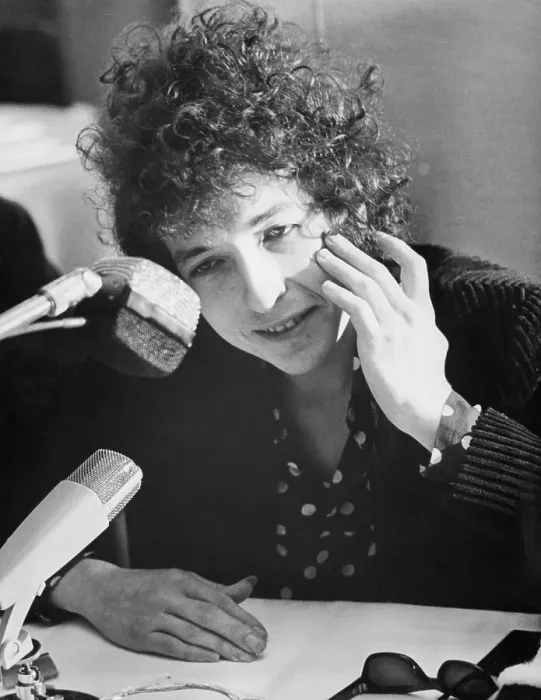 Framed Print : Bob Dylan at a Press Conference Framed Print : Bob Dylan at a Press Conference