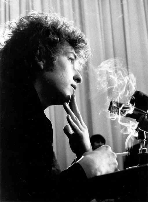 Framed Print : Bob Dylan Press Conference In Los Angeles Framed Print : Bob Dylan Press Conference In Los Angeles