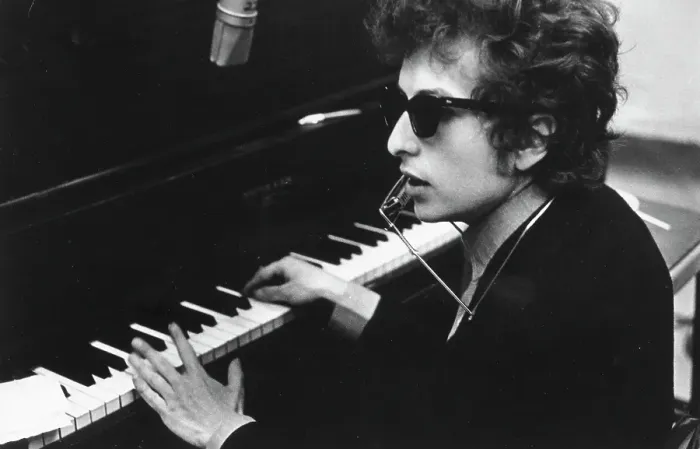 Framed Print : Bob Dylan Records Highway 61 Revisited Framed Print : Bob Dylan Records Highway 61 Revisited