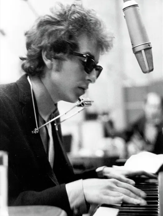 Framed Print : Bob Dylan Records Highway 61 Revisited Framed Print : Bob Dylan Records Highway 61 Revisited