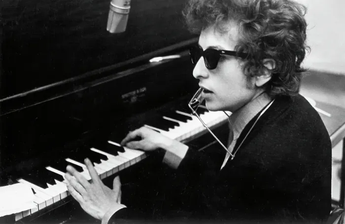 Framed Print : Bob Dylan Records Highway 61 Revisited Framed Print : Bob Dylan Records Highway 61 Revisited
