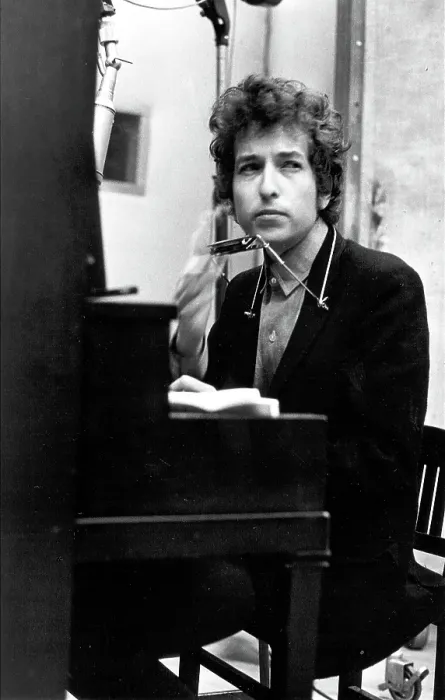 Framed Print : Bob Dylan Records Highway 61 Revisited Framed Print : Bob Dylan Records Highway 61 Revisited