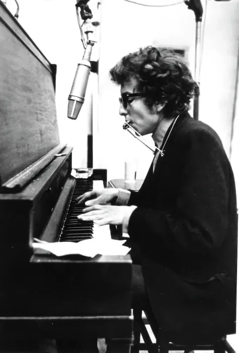 Framed Print : Bob Dylan Records Highway 61 Revisited Framed Print : Bob Dylan Records Highway 61 Revisited