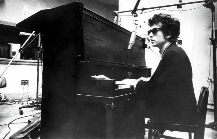 Framed Print : Bob Dylan Records Highway 61 Revisited Framed Print : Bob Dylan Records Highway 61 Revisited