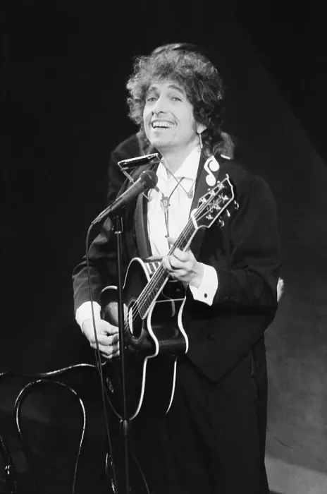 Framed Print : Bob Dylan Singing at Gershwin Tribute Framed Print : Bob Dylan Singing at Gershwin Tribute