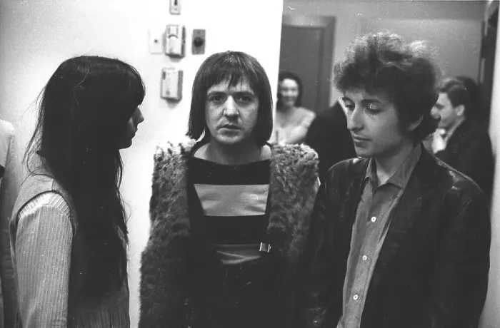 Framed Print : Bob Dylan With Sonny & Cher Framed Print : Bob Dylan With Sonny & Cher