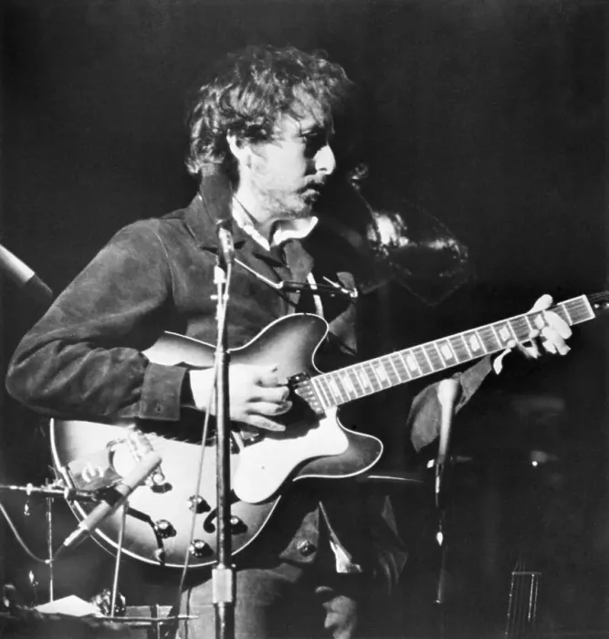 Framed Print : Bob Dylan Strumming Guitar Framed Print : Bob Dylan Strumming Guitar