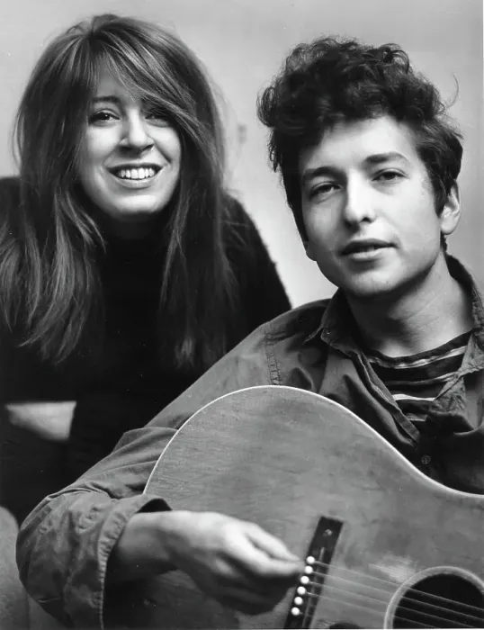 Framed Print : Bob Dylan With Suze Rotolo Framed Print : Bob Dylan With Suze Rotolo