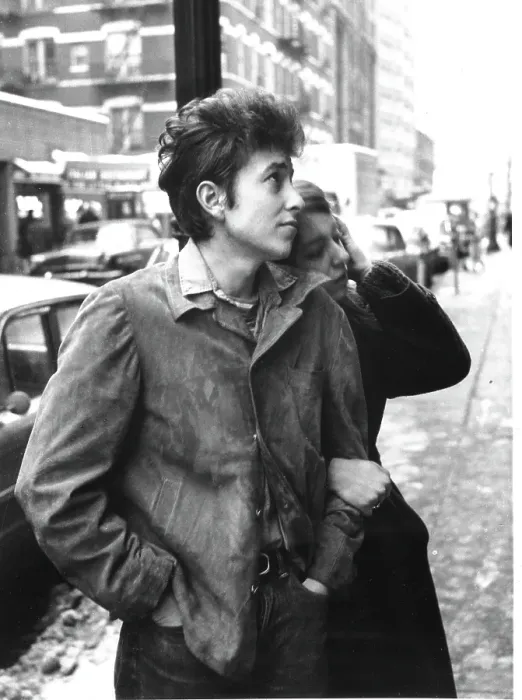 Framed Print : Bob Dylan & Suze Rotolo In New York Framed Print : Bob Dylan & Suze Rotolo In New York
