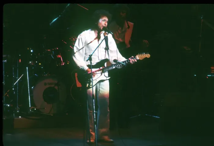 Framed Print : Bob Dylan Wears All White In 1978 Framed Print : Bob Dylan Wears All White In 1978