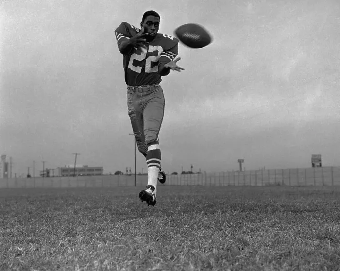 Framed Print : Bob Hayes of the Dallas Cowboys Making a Catch Framed Print : Bob Hayes of the Dallas Cowboys Making a Catch