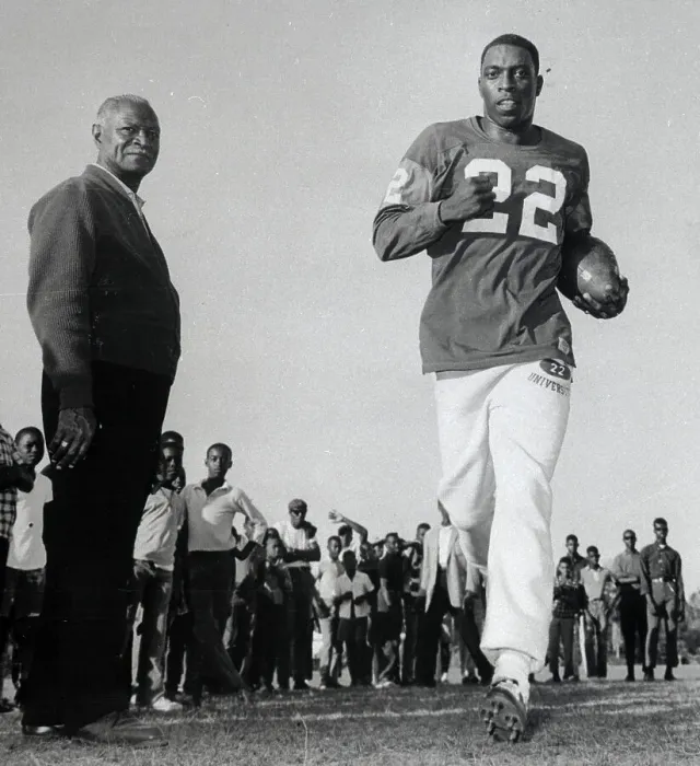 Framed Print : Bob Hayes Practicing Football Framed Print : Bob Hayes Practicing Football