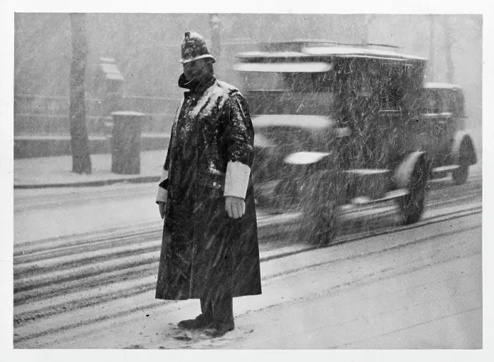 Framed Print : BOBBIE IN SNOW STORM Framed Print : BOBBIE IN SNOW STORM